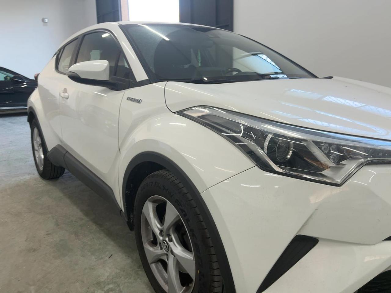 TOYOTA C-HR 1.8 Hybrid E-CVT Active - 3