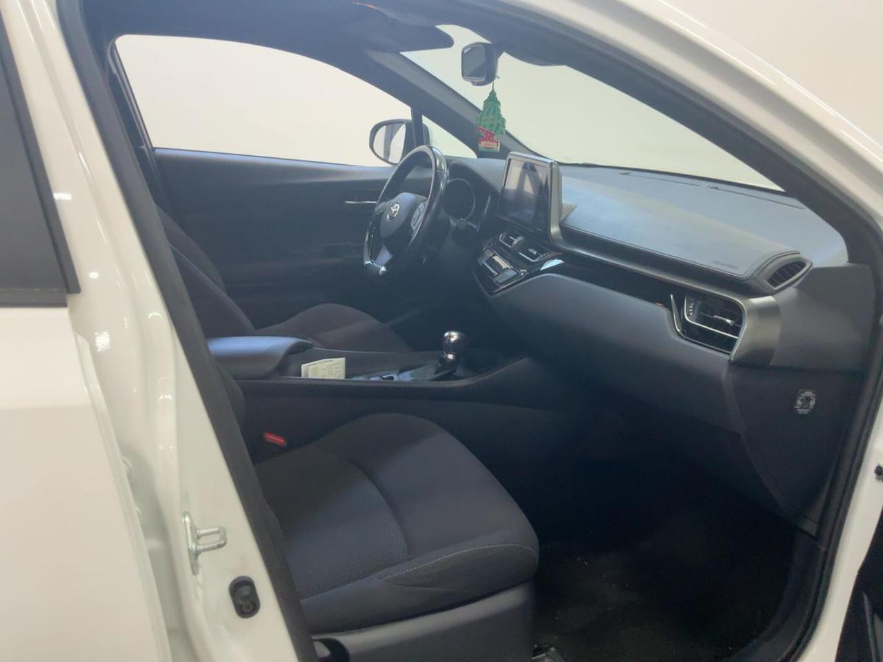 TOYOTA C-HR 1.8 Hybrid E-CVT Active - 12