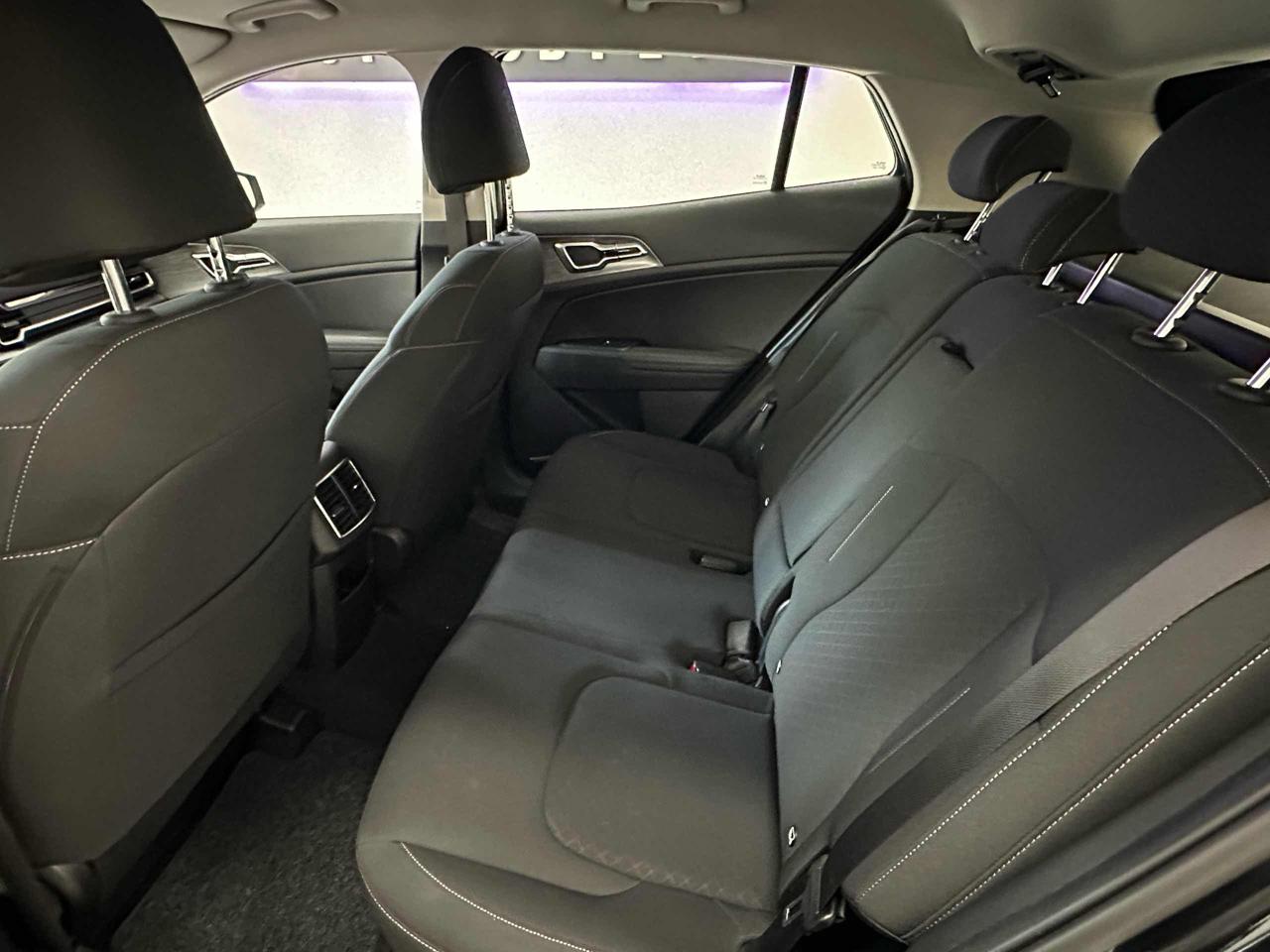 KIA Sportage 1.6 CRDi MHEV Business - 20