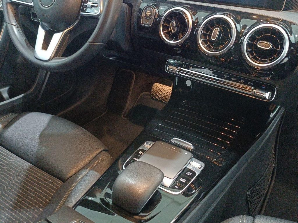 MERCEDES-BENZ A 180 d Automatic Premium - 8