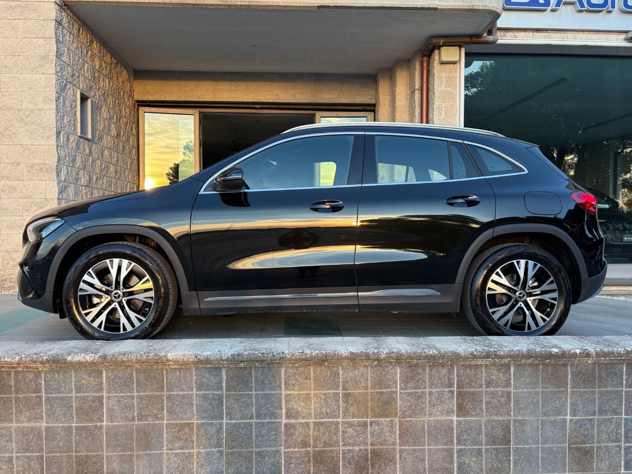 MERCEDES-BENZ GLA 200 d Automatic Business Extra - 8
