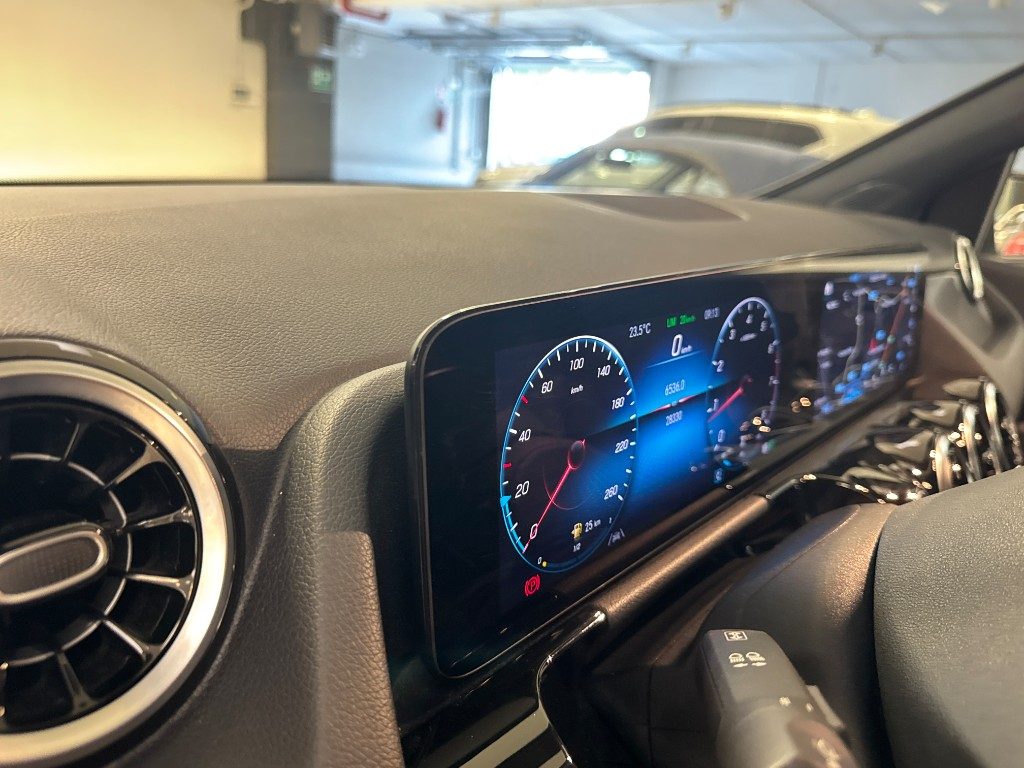 MERCEDES-BENZ B 180 Sport--28.300KM-- - 15