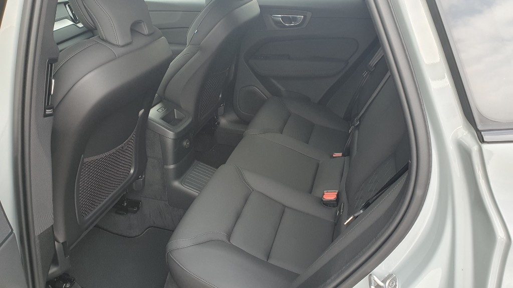VOLVO XC60 2.0 t6 phev Ultra Dark awd auto - Grid Foto 7