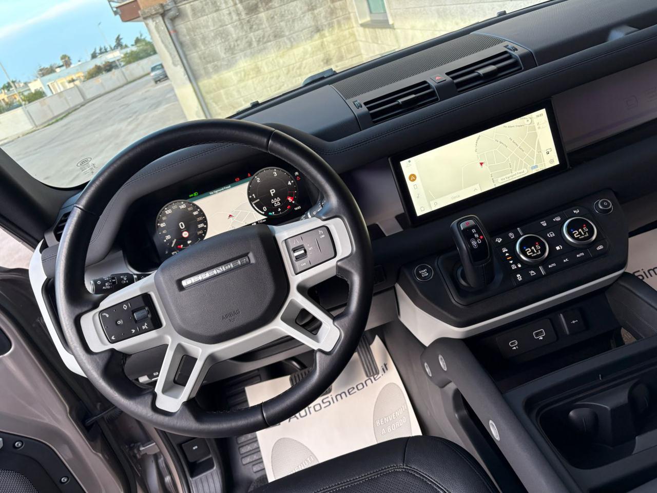 LAND ROVER Defender 110 3.0D I6 200 CV AWD Auto SE. - 24