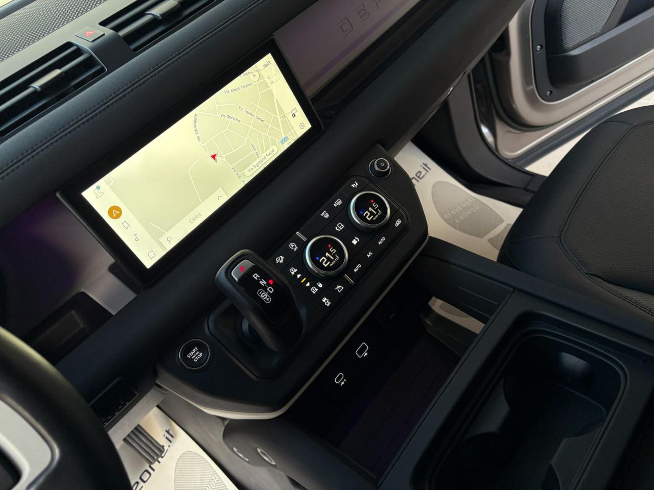 LAND ROVER Defender 110 3.0D I6 200 CV AWD Auto SE. - 25