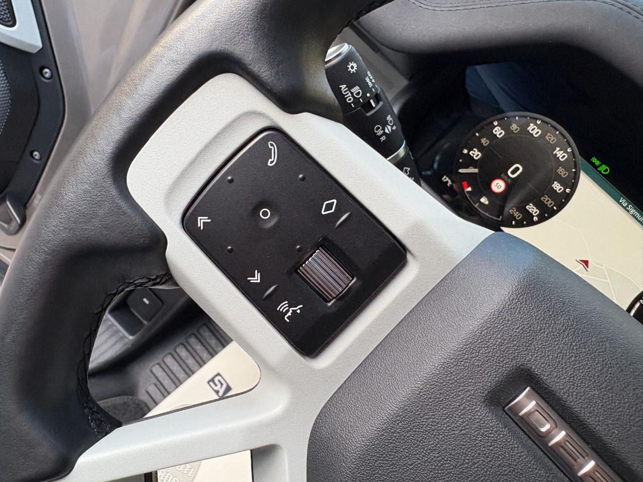 LAND ROVER Defender 110 3.0D I6 200 CV AWD Auto SE. - 26