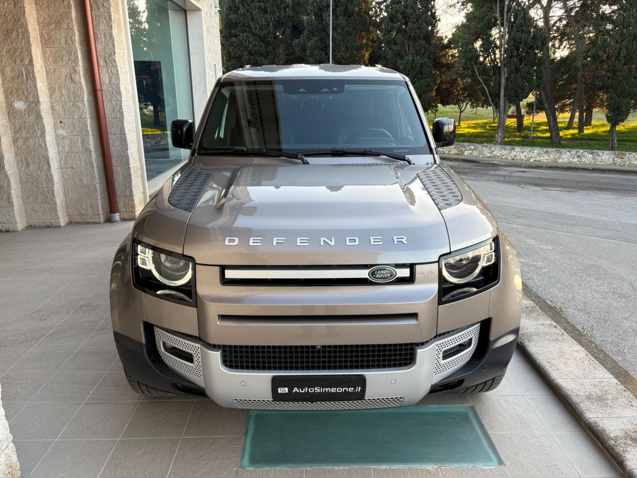 LAND ROVER Defender 110 3.0D I6 200 CV AWD Auto SE. - 2