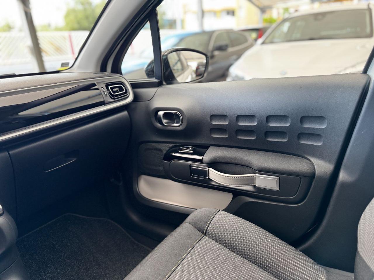 CITROEN C3 1.2i 110cv EAT6 Shine Pack - Solo 28.000 km - 31