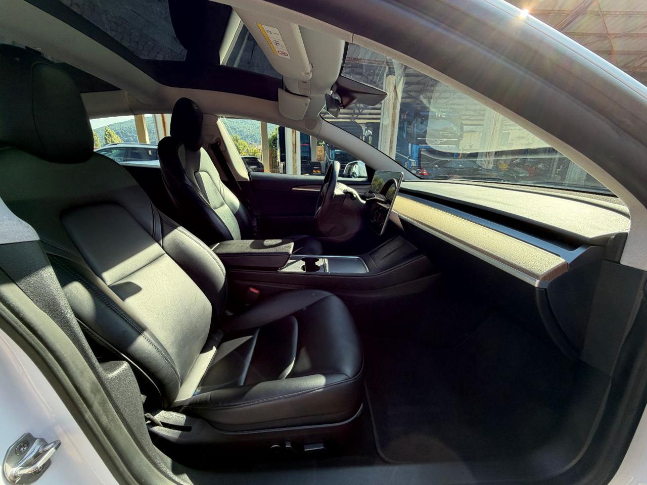 TESLA Model 3 Long Range AWD Performance - 9