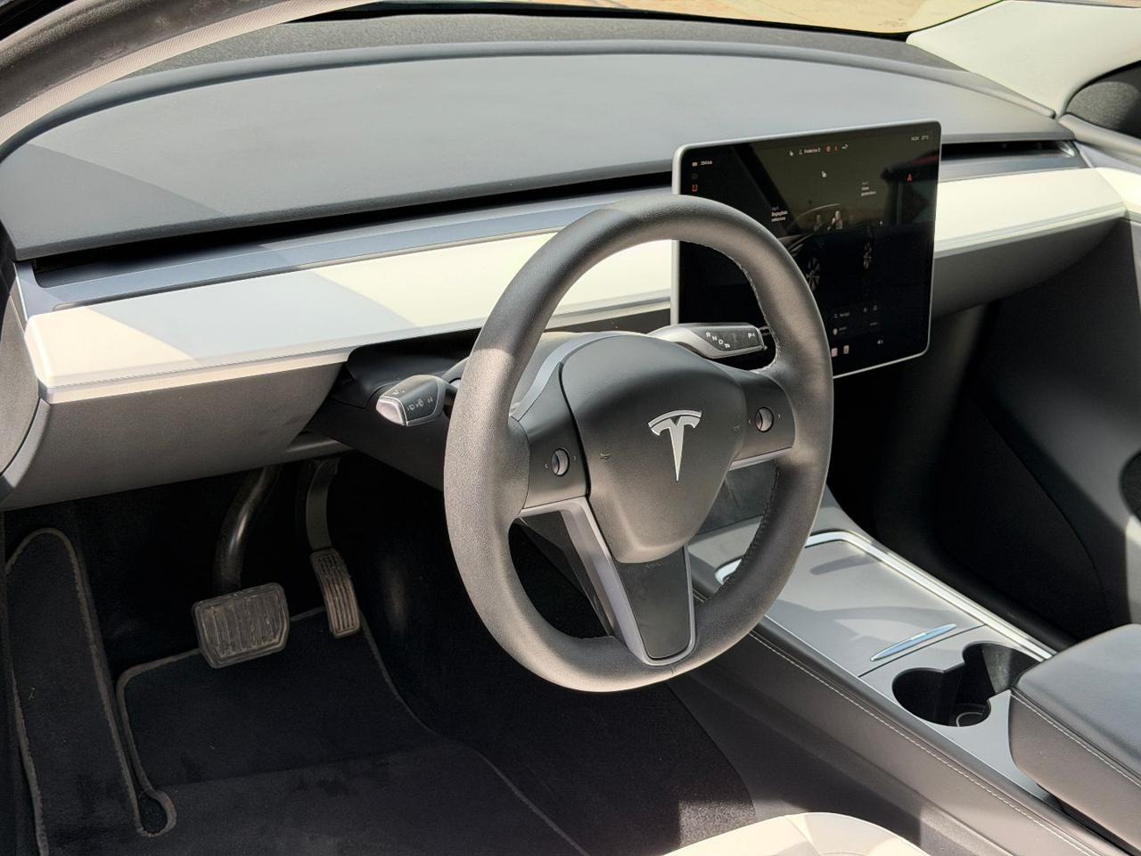 TESLA Model Y Long Range AWD - 15