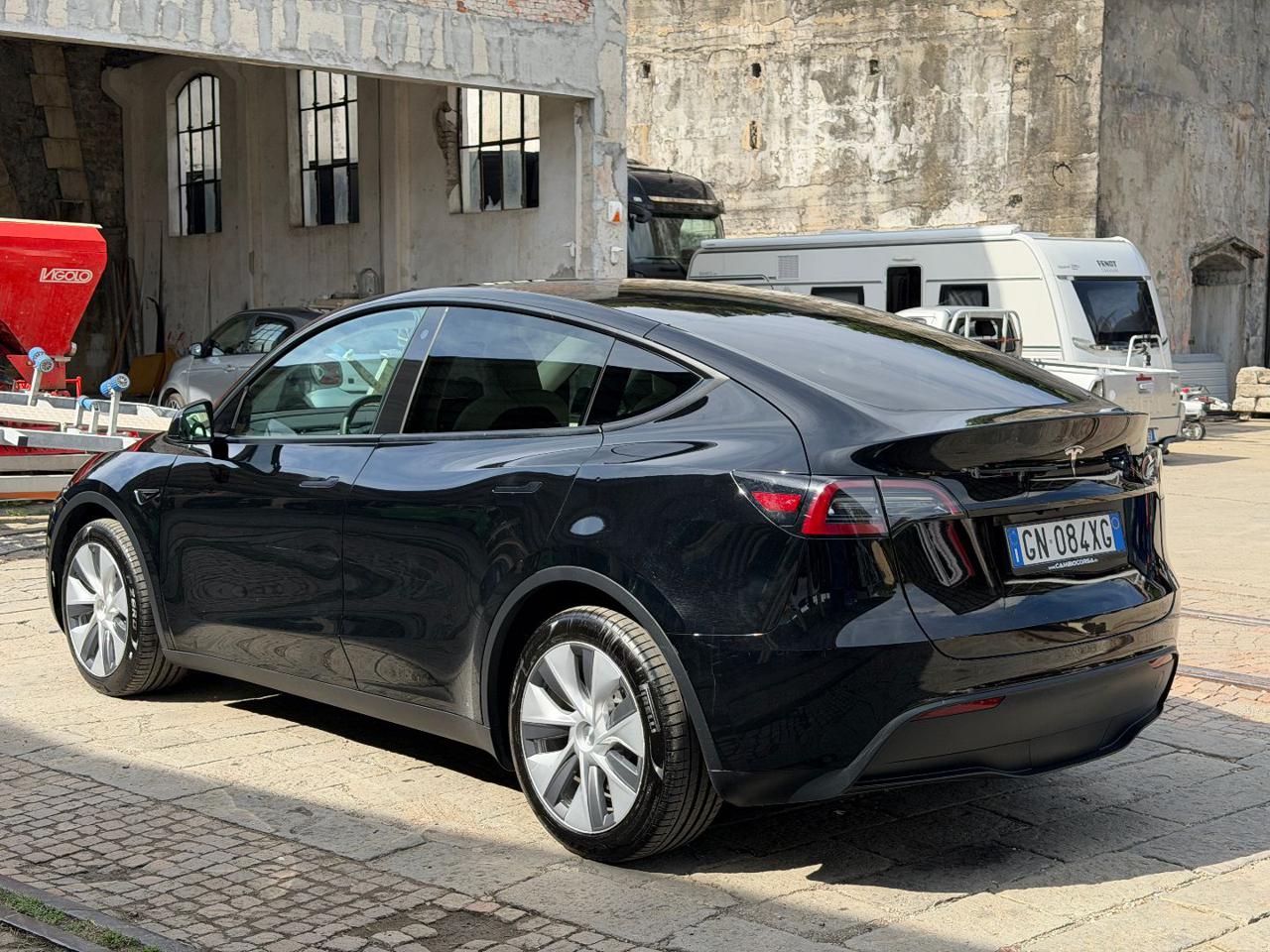 TESLA Model Y Long Range AWD - 5