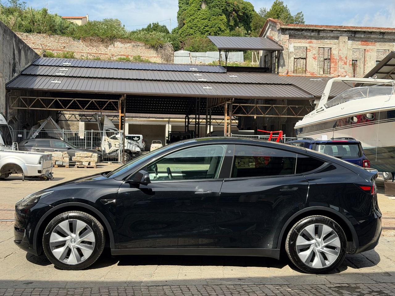 TESLA Model Y Long Range AWD - 4