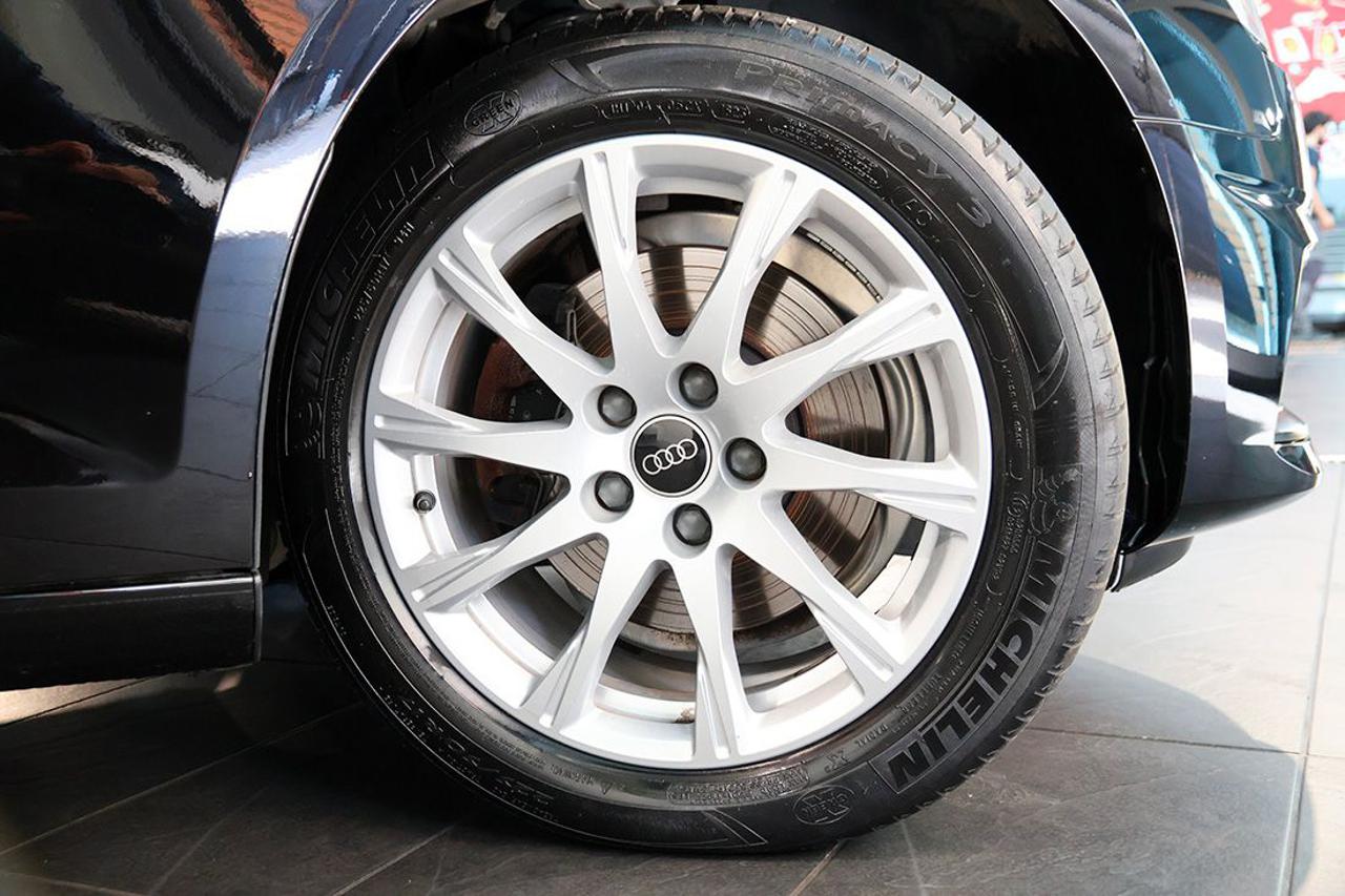 AUDI A4 30 TDI Avant S-Tronic Business - 6