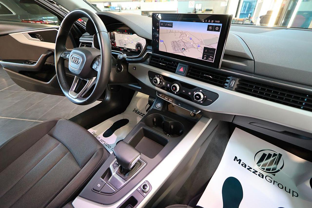 AUDI A4 30 TDI Avant S-Tronic Business - 32