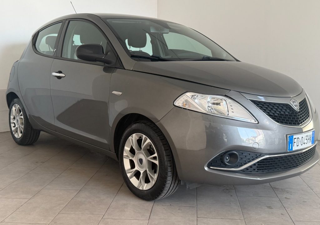 LANCIA Ypsilon 1.2 69 CV 5 porte Platinum - 3