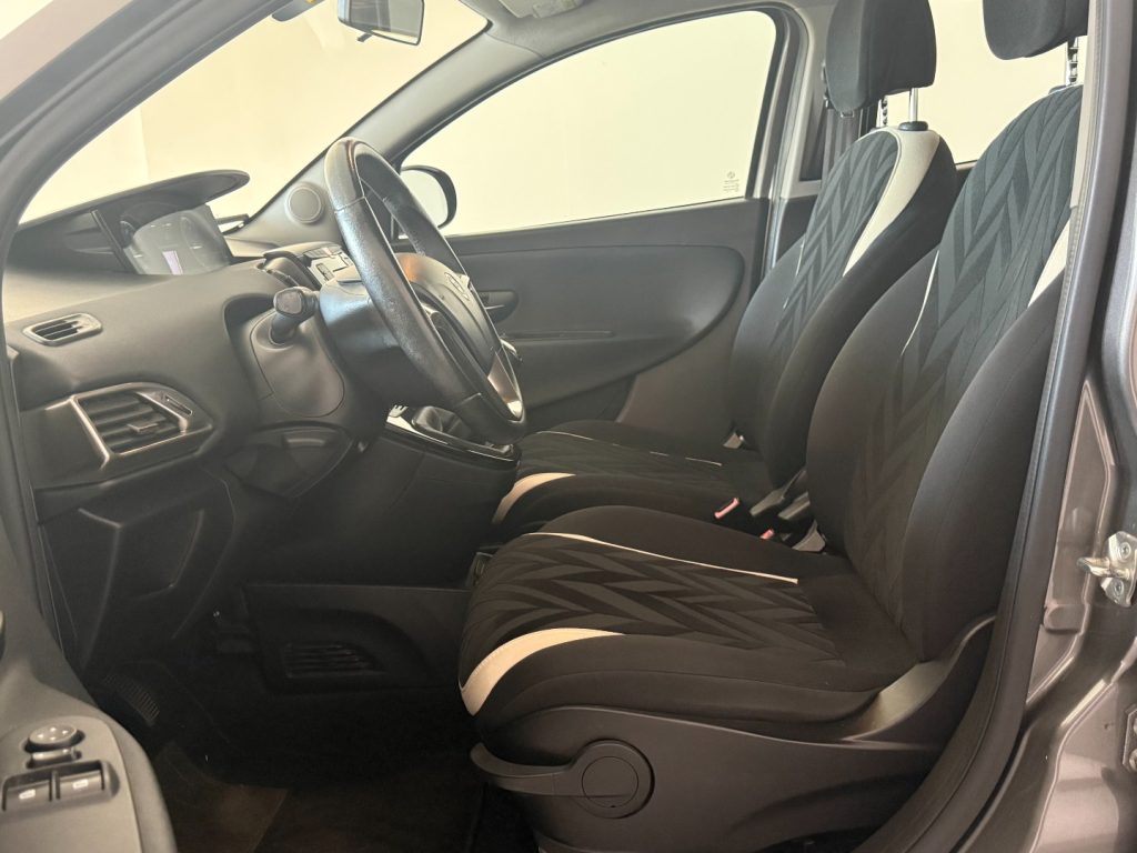 LANCIA Ypsilon 1.2 69 CV 5 porte Platinum - 9