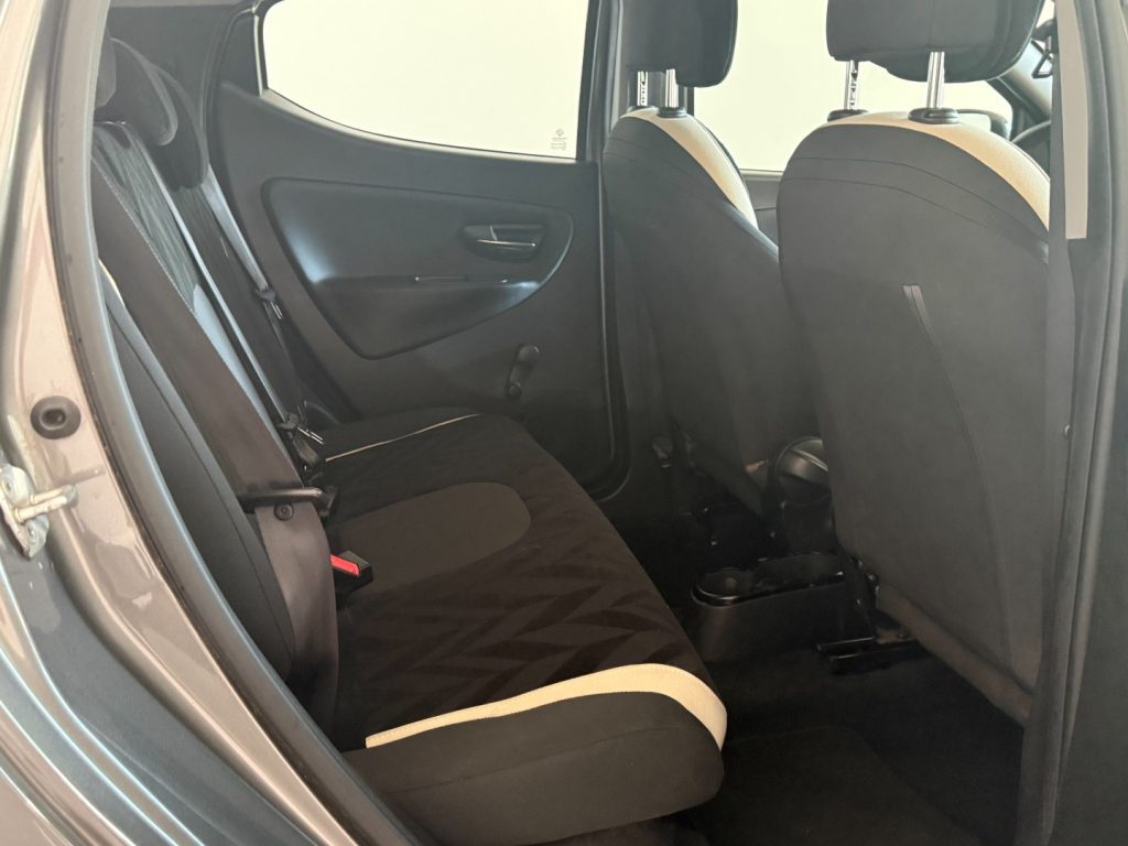 LANCIA Ypsilon 1.2 69 CV 5 porte Platinum - 12