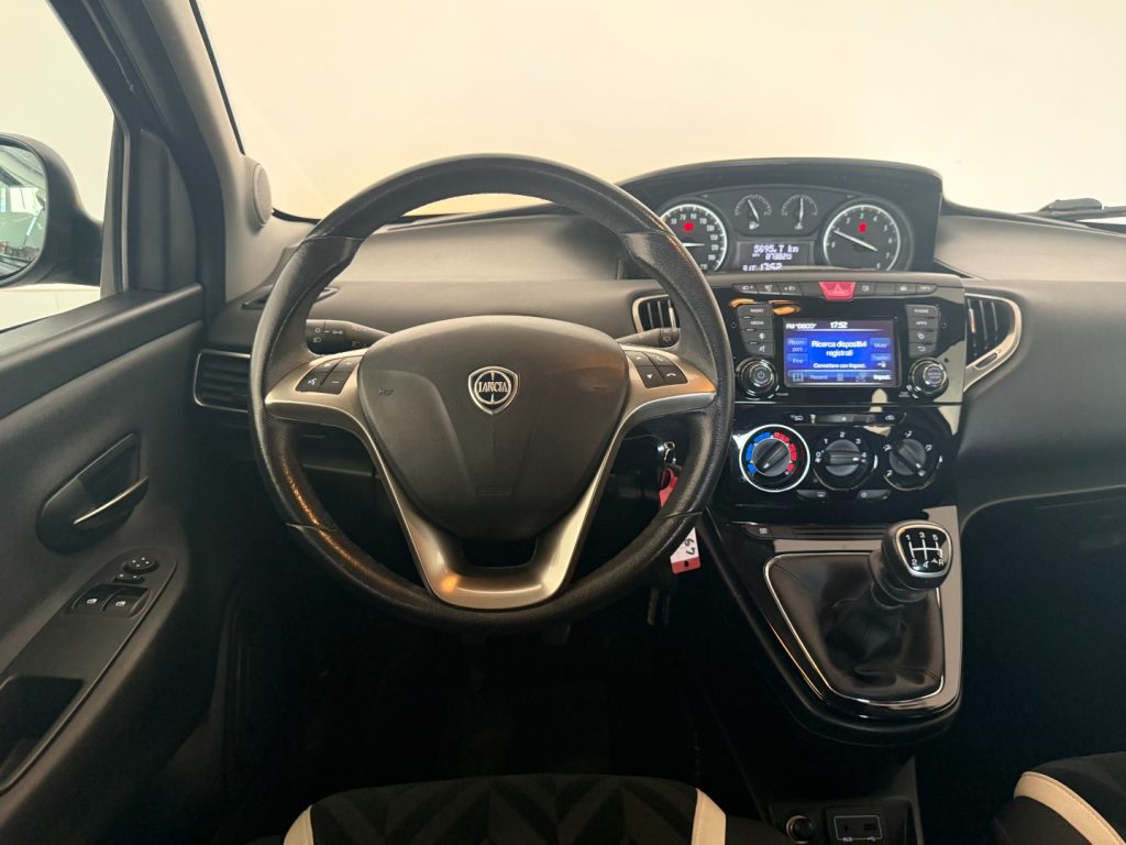 LANCIA Ypsilon 1.2 69 CV 5 porte Platinum - 14