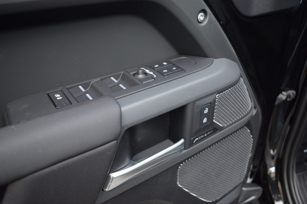 LAND ROVER Defender D200 AWD Auto 110 X-Dynamic SE - 17