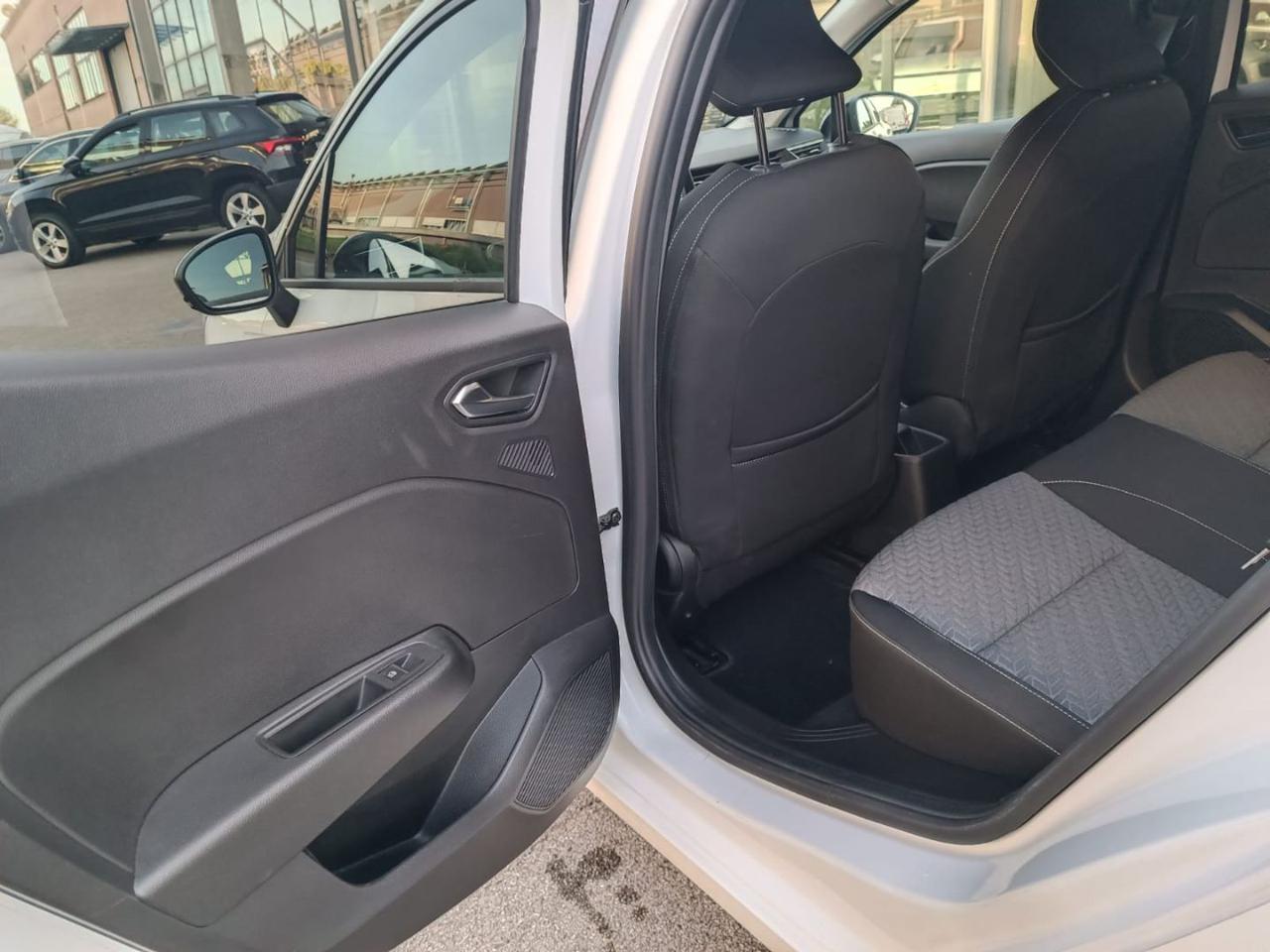 RENAULT Clio Blue dCi 100 CV 5 porte Evolution - 23