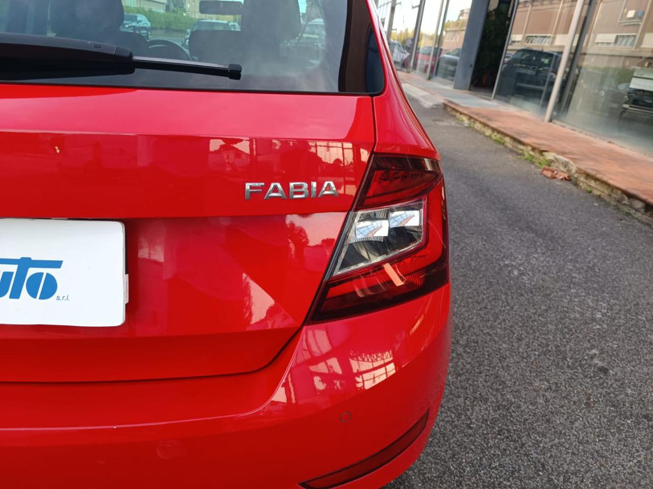 SKODA Fabia 1.0 MPI 75 CV Twin Color Argento - 17