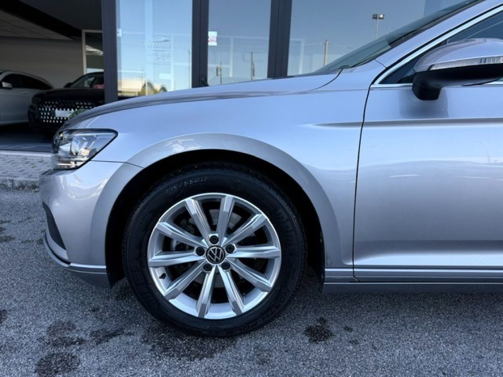 Clicca per ingrandire Passat Variant - 2.0 TDI SCR EVO DSG Business