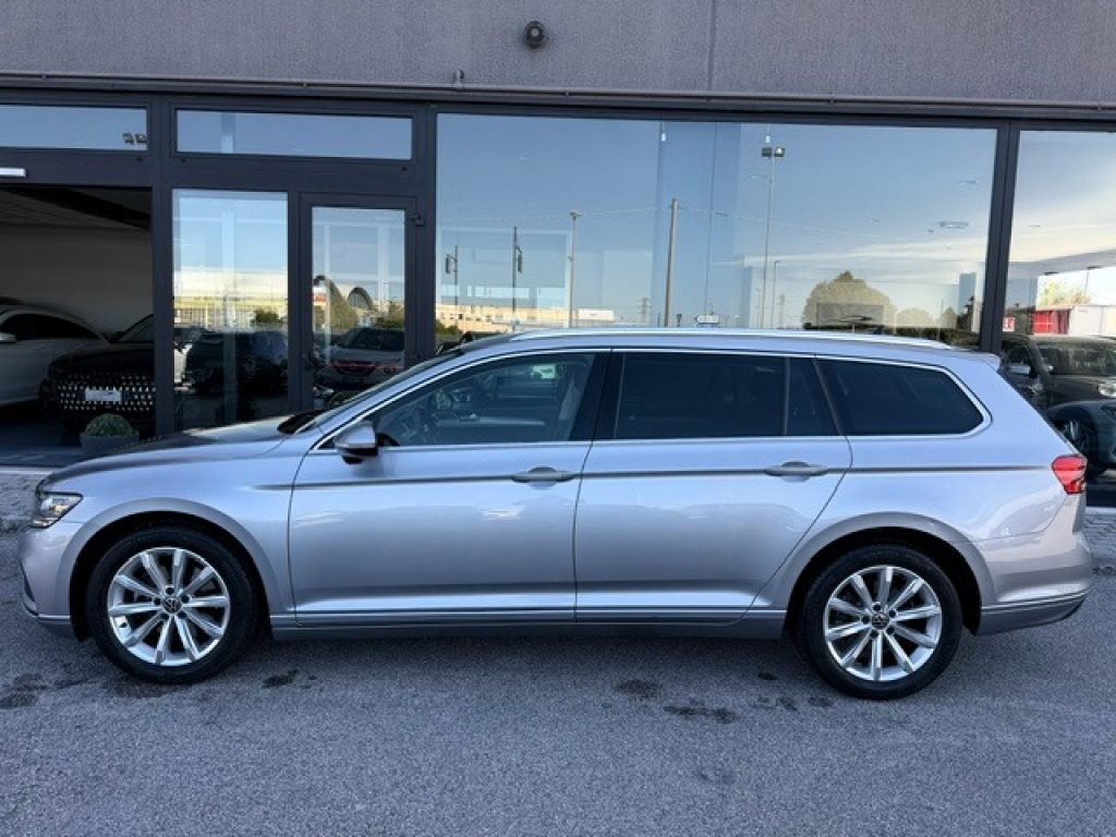Clicca per ingrandire Passat Variant - 2.0 TDI SCR EVO DSG Business