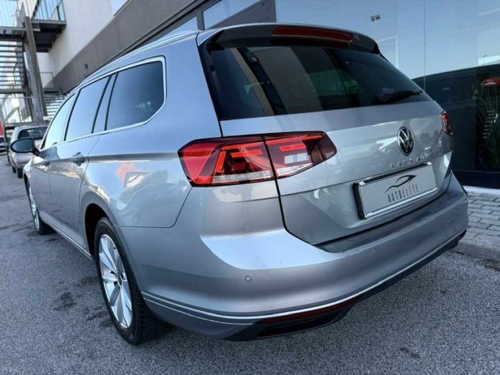 Clicca per ingrandire Passat Variant - 2.0 TDI SCR EVO DSG Business