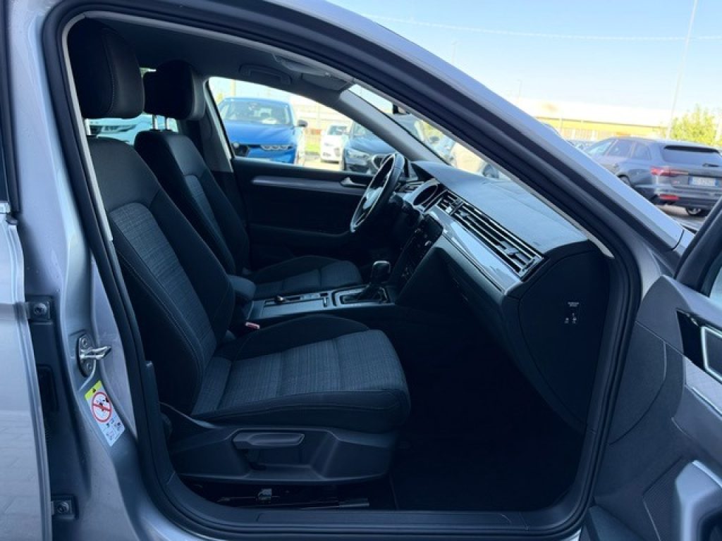 Clicca per ingrandire Passat Variant - 2.0 TDI SCR EVO DSG Business