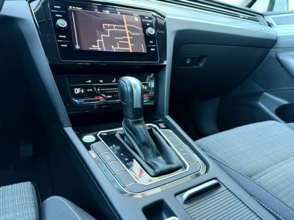 Clicca per ingrandire Passat Variant - 2.0 TDI SCR EVO DSG Business