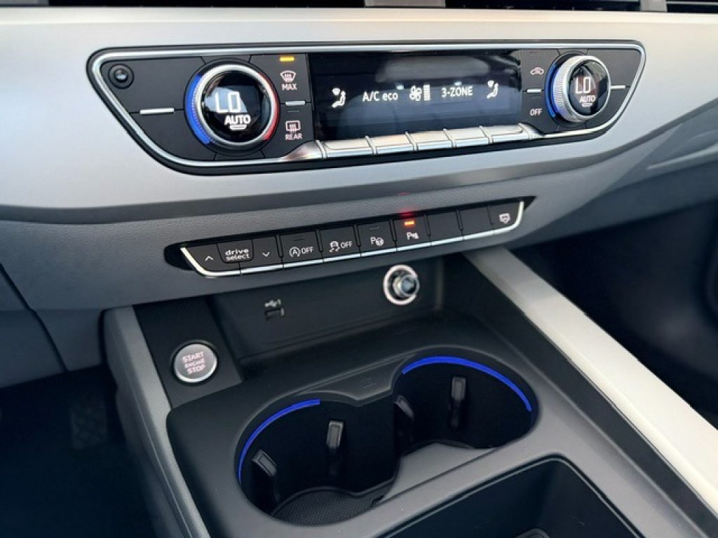 Clicca per ingrandire A4 - Avant 40 TDI 190CV*R19*FARI MATRIX*CAMERE 360*