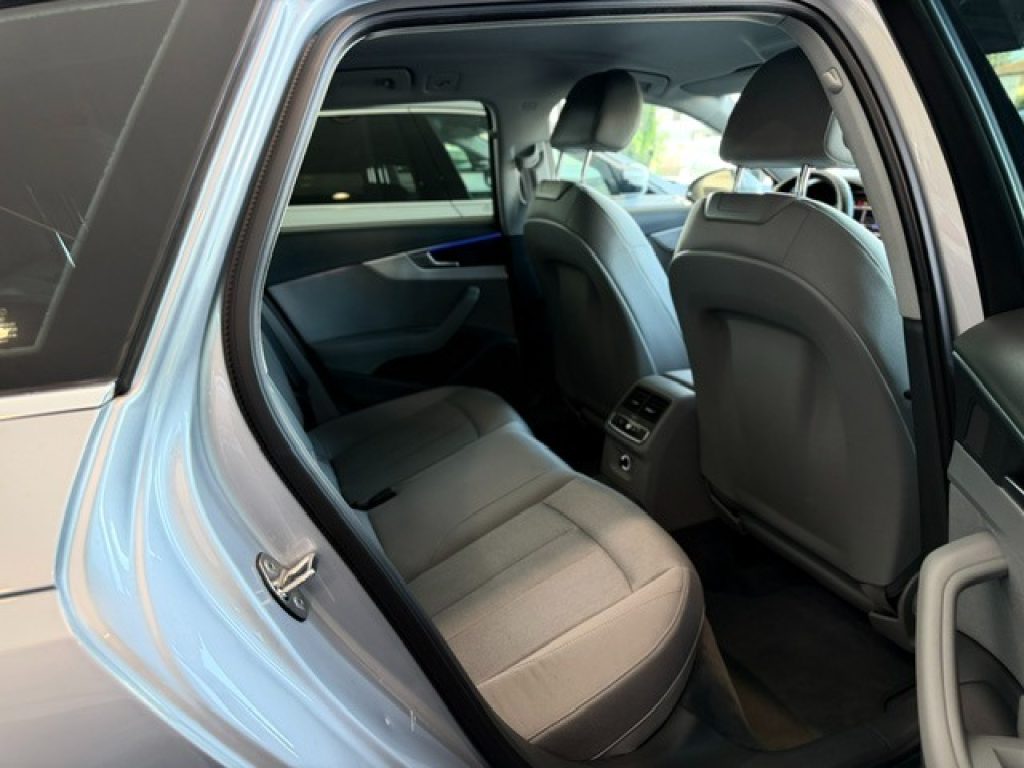 Clicca per ingrandire A4 - Avant 40 TDI 190CV*R19*FARI MATRIX*CAMERE 360*