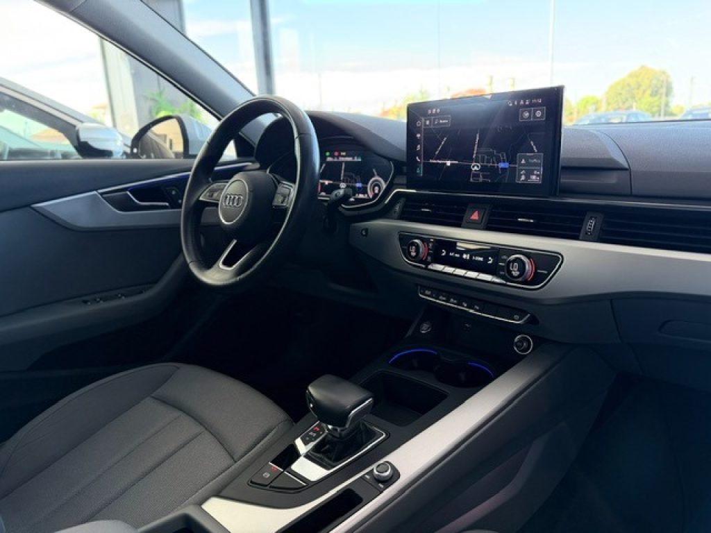 Clicca per ingrandire A4 - Avant 40 TDI 190CV*R19*FARI MATRIX*CAMERE 360*