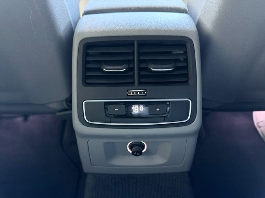 Clicca per ingrandire A4 - Avant 40 TDI 190CV*R19*FARI MATRIX*CAMERE 360*