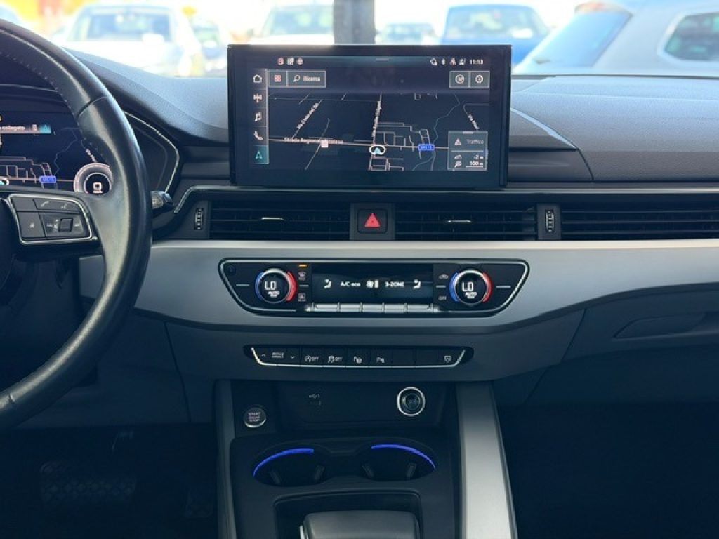 Clicca per ingrandire A4 - Avant 40 TDI 190CV*R19*FARI MATRIX*CAMERE 360*