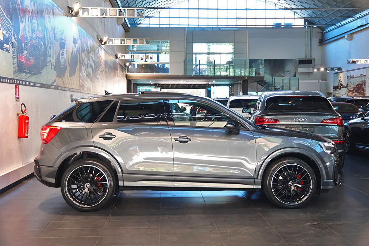 AUDI Q2 40 TFSI Quattro S-Tronic Identity Black - 2