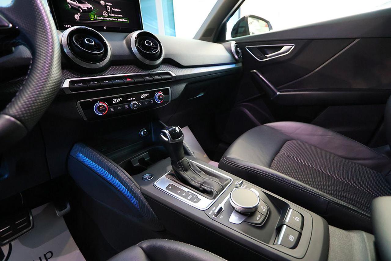 AUDI Q2 40 TFSI Quattro S-Tronic Identity Black - 40