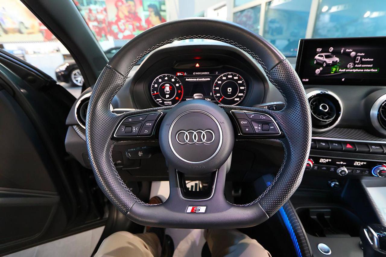 AUDI Q2 40 TFSI Quattro S-Tronic Identity Black - 25