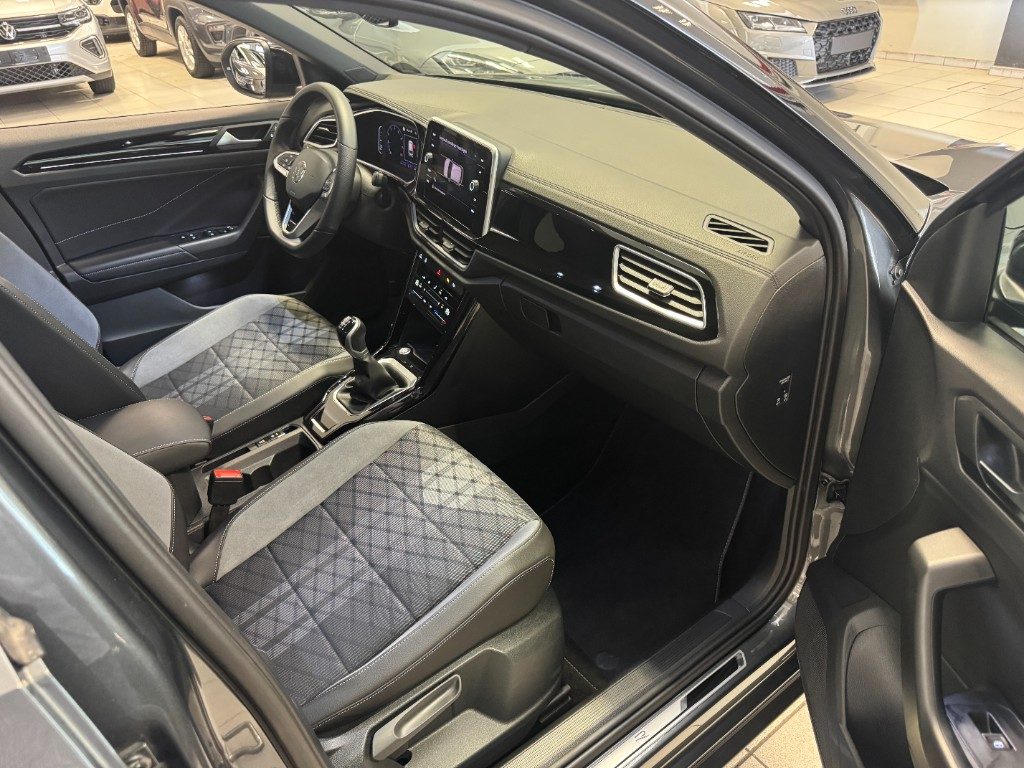 VOLKSWAGEN T-Roc 1.0 TSI R-Line---6.100KM - 10