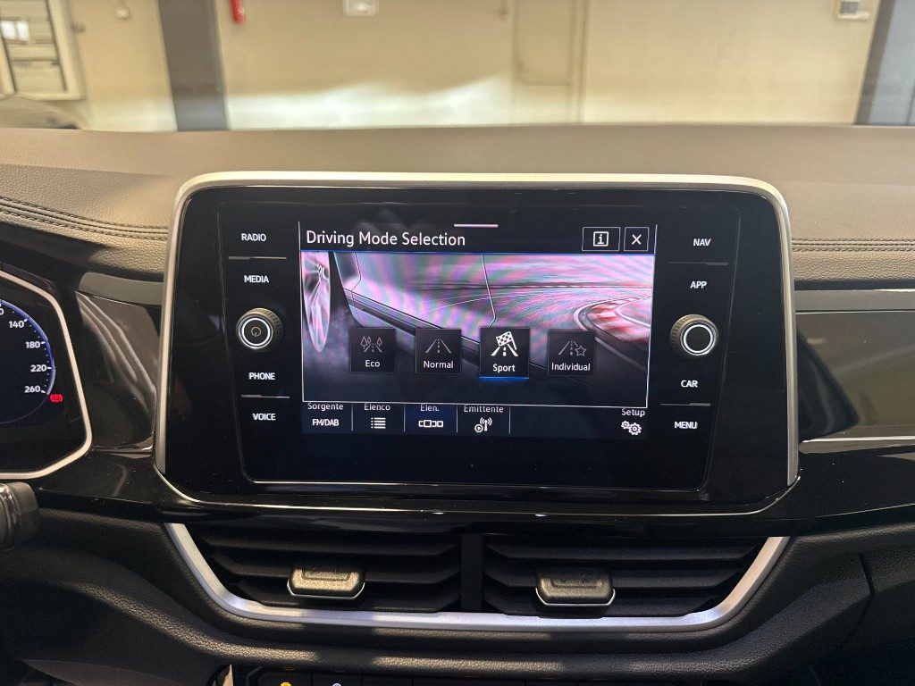 VOLKSWAGEN T-Roc 1.0 TSI R-Line---6.100KM - 14