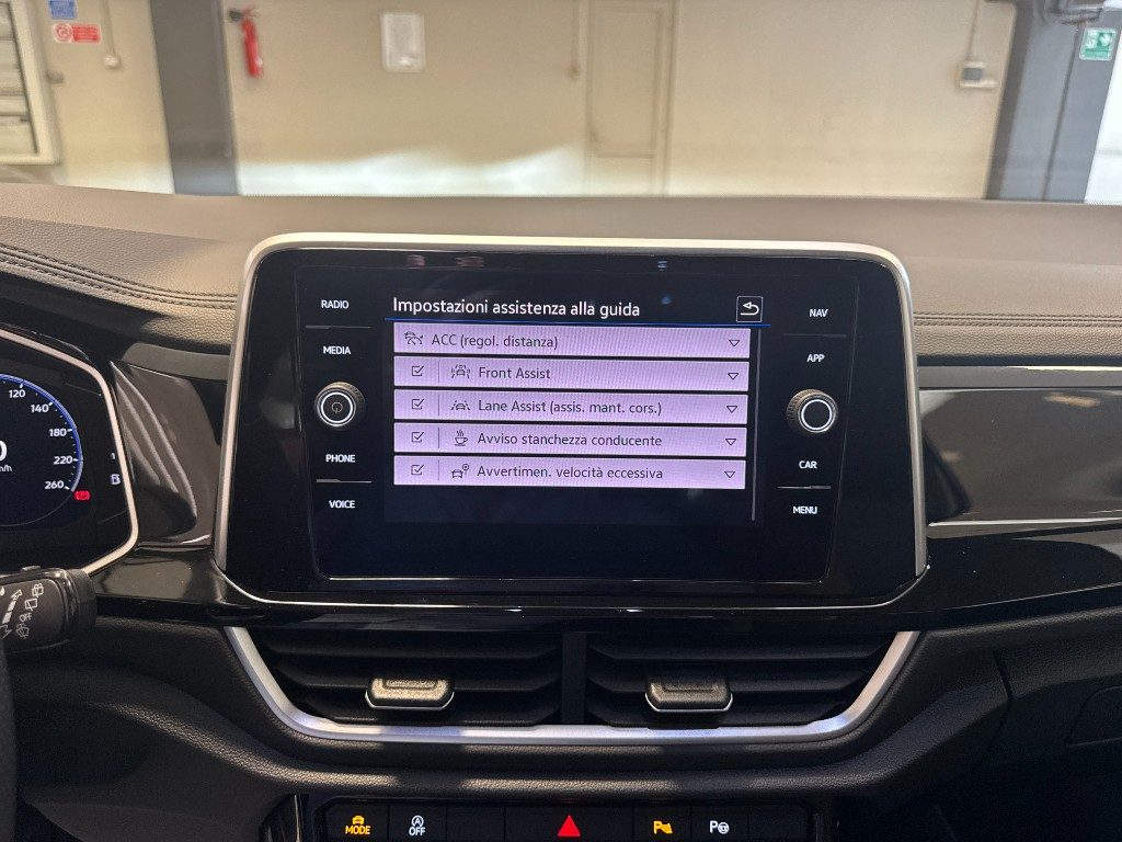 VOLKSWAGEN T-Roc 1.0 TSI R-Line---6.100KM - 19