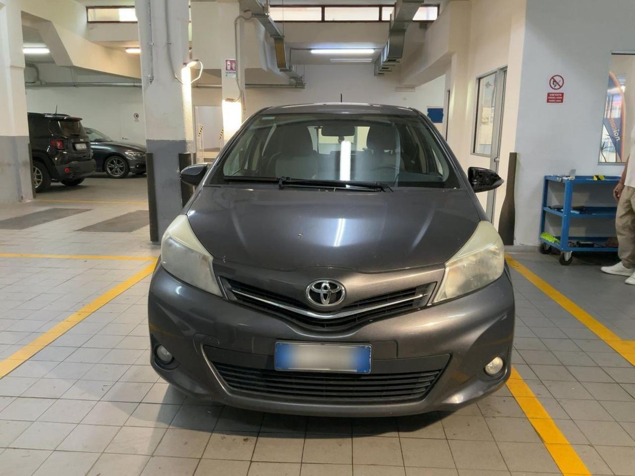 TOYOTA Yaris 1.0 5 porte Lounge - 4
