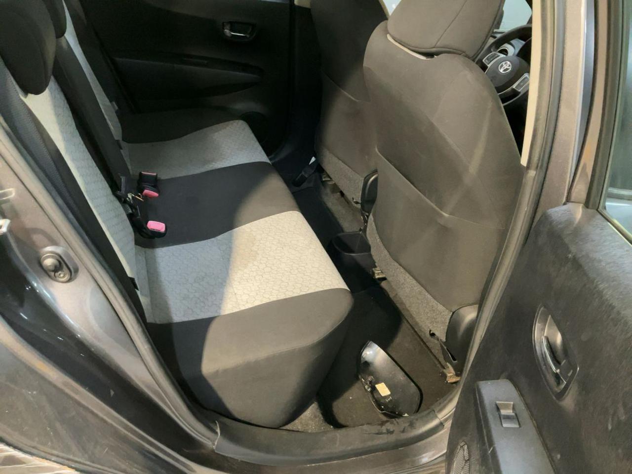 TOYOTA Yaris 1.0 5 porte Lounge - 13