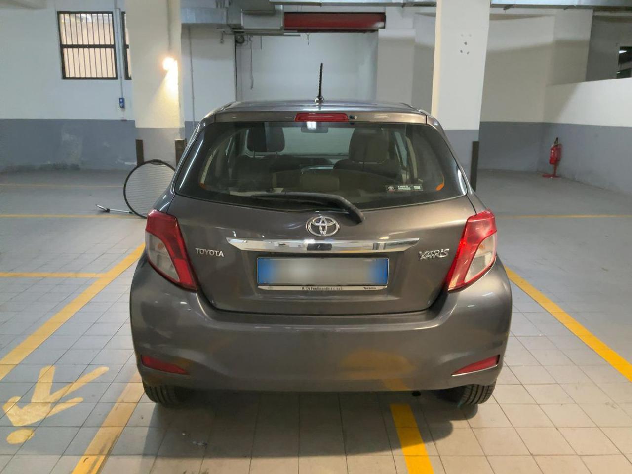 TOYOTA Yaris 1.0 5 porte Lounge - 8