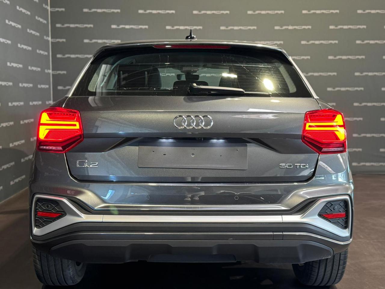 AUDI Q2 30 TDI S line Edition - 4