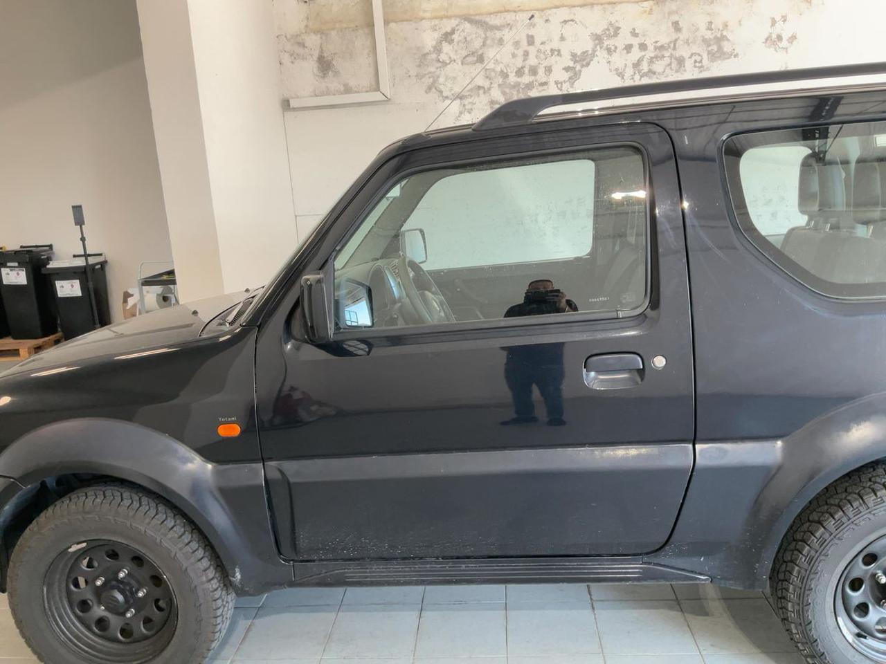 SUZUKI Jimny 1.3i 16V cat 4WD JLX - 6