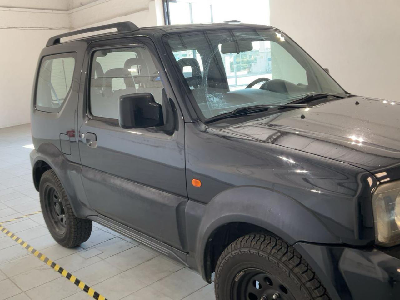 SUZUKI Jimny 1.3i 16V cat 4WD JLX - 4