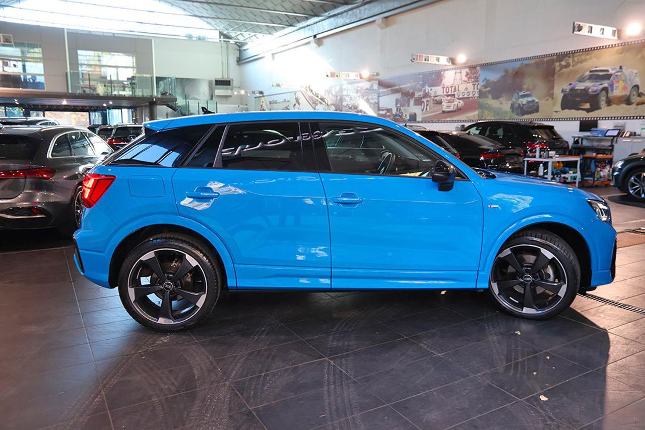 AUDI Q2 35 TFSI S-Tronic Identity Black - 10
