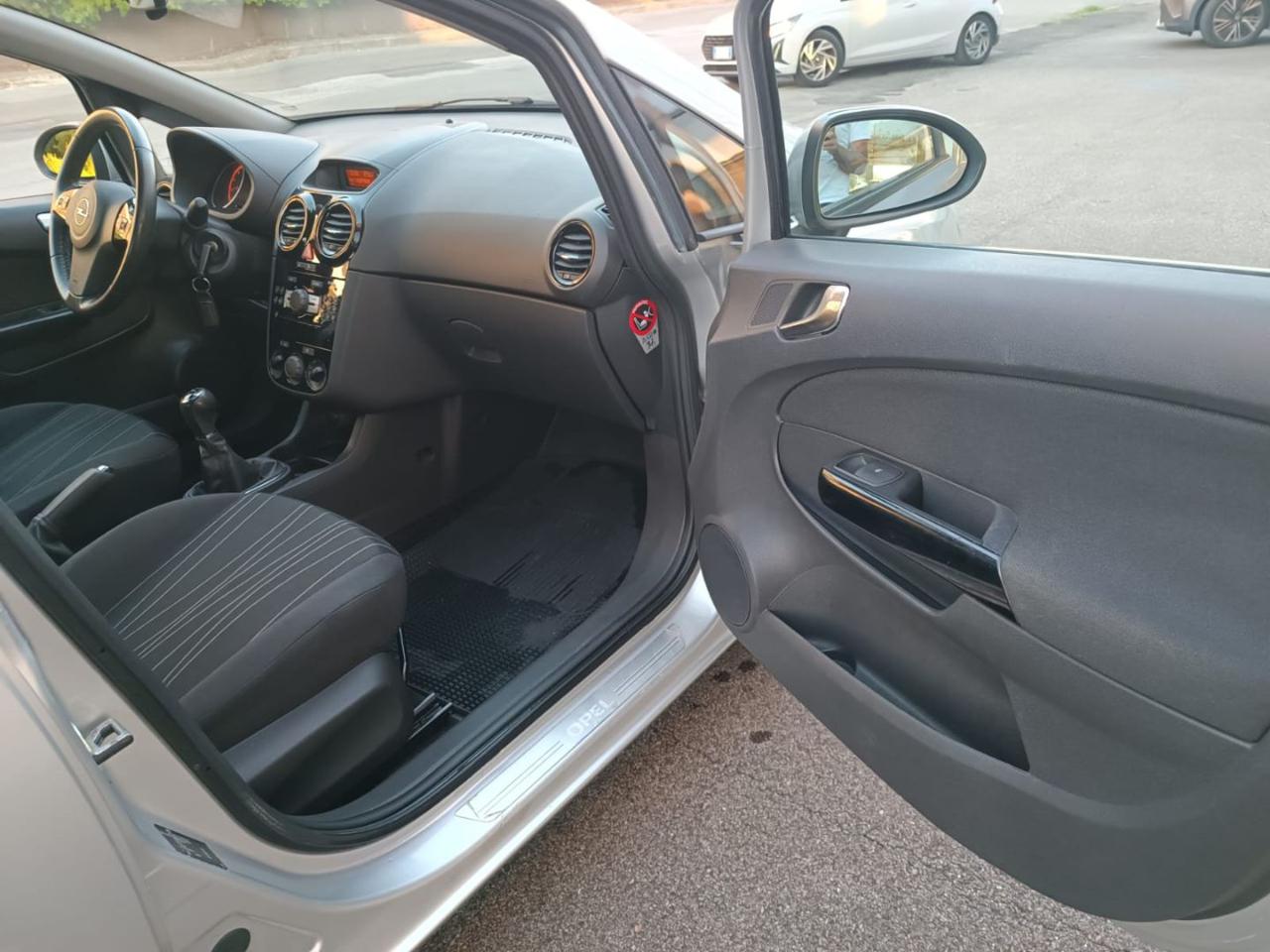 OPEL Corsa 1.2 5 porte Club - 20