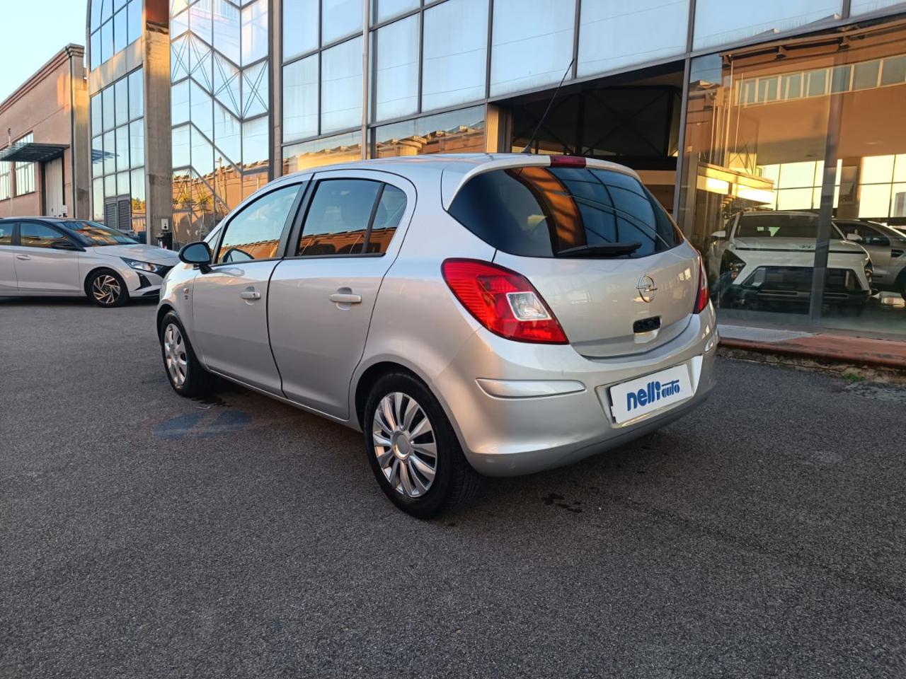 OPEL Corsa 1.2 5 porte Club - 2